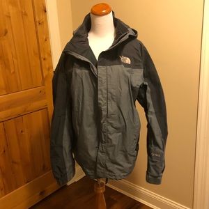 Men’s Northface shell Jacket in black and grey.